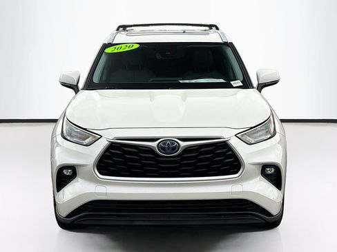 Used 2020 Toyota Highlander XLE FWD image 2
