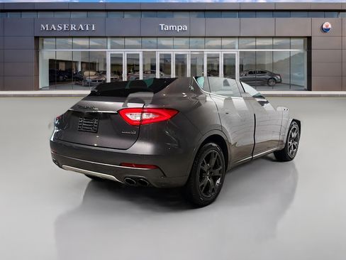 Used 2018 Maserati Levante GranLusso AWD/4WD image 3