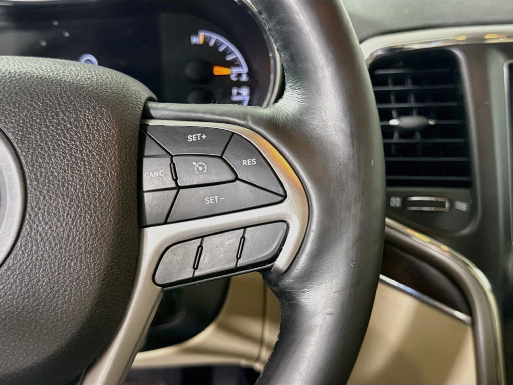 Used 2018 Jeep Grand Cherokee Limited AWD/4WD image 24
