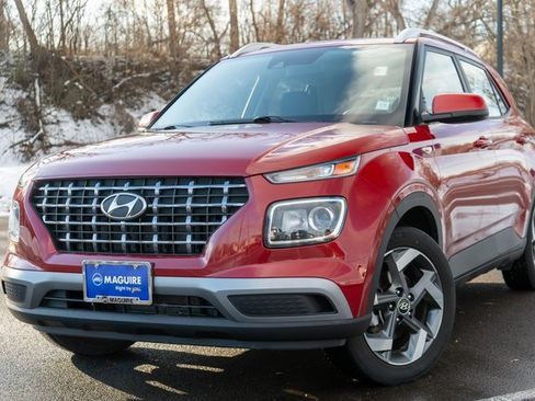 Used 2022 Hyundai Venue SEL image 1