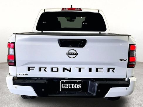 Used 2022 Nissan Frontier SV w/ Technology Package RWD image 6
