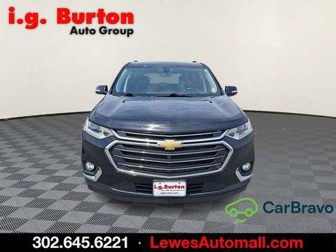 Used 2021 Chevrolet Traverse LT FWD image 2