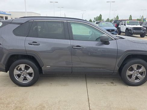 Used 2022 Toyota RAV4 LE AWD/4WD image 6
