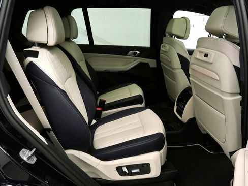 Used 2022 BMW X7 M50i image 20