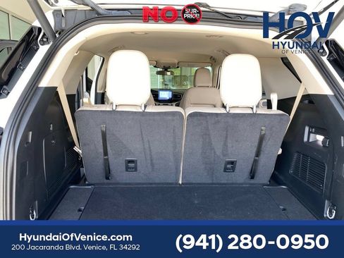 Used 2023 Ford Explorer XLT w/ Equipment Group 202A RWD image 32