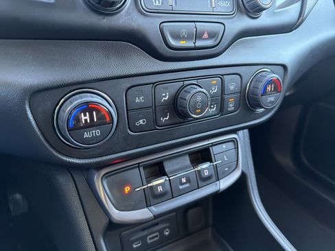 Certified 2022 GMC Terrain AT4 image 21