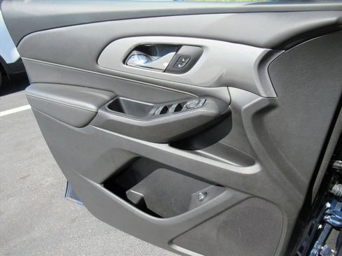 Certified 2023 Chevrolet Traverse LT image 6