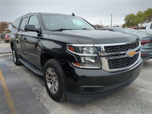 Used 2018 Chevrolet Suburban LT image 2