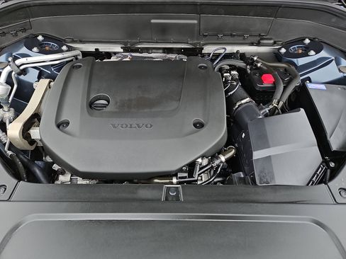 Certified 2023 Volvo XC90 B6 Plus image 28