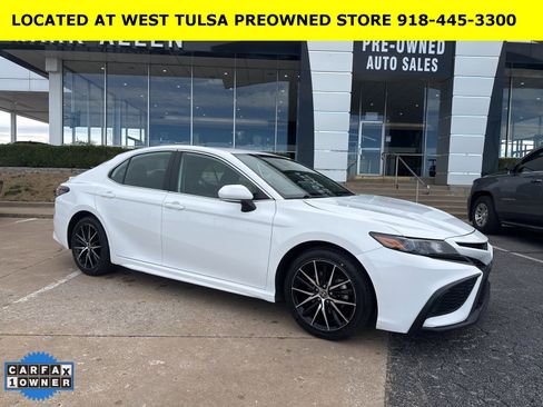 Used 2024 Toyota Camry SE image 1