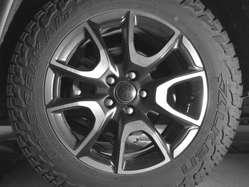 Used 2025 Jeep Compass Trailhawk image 14