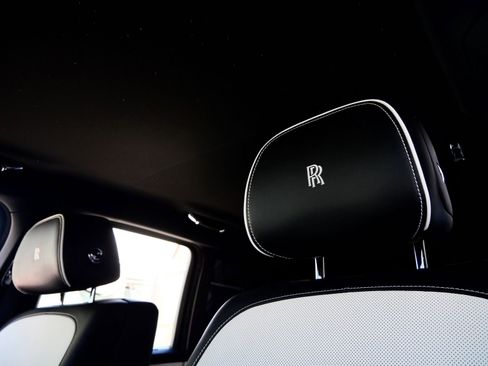 Used 2022 Rolls-Royce Cullinan Black Badge w/ Dark Exterior Package AWD/4WD image 11