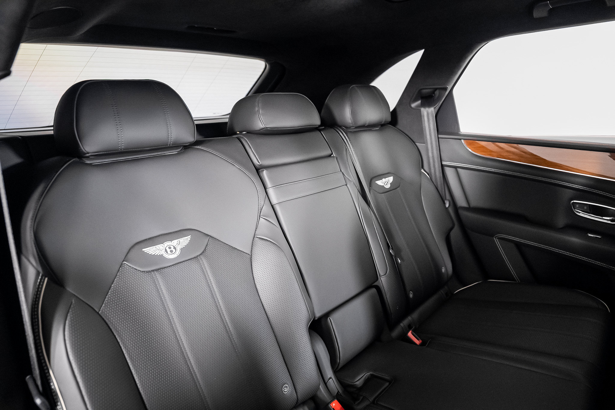 Used 2022 Bentley Bentayga AWD/4WD image 60