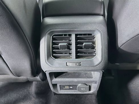 Used 2018 Volkswagen Tiguan SEL FWD image 29