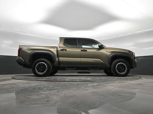 Used 2024 Toyota Tacoma TRD Off-Road image 38