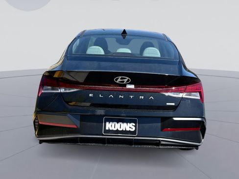 New 2025 Hyundai Elantra Limited image 5