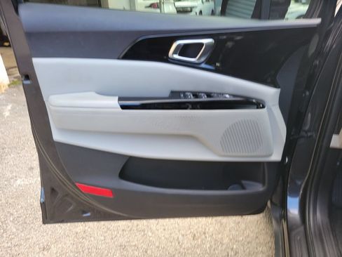 Certified 2023 Kia Carnival EX w/ Paint Protection Package FWD image 12