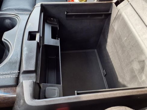 Used 2018 Chevrolet Suburban LT image 11