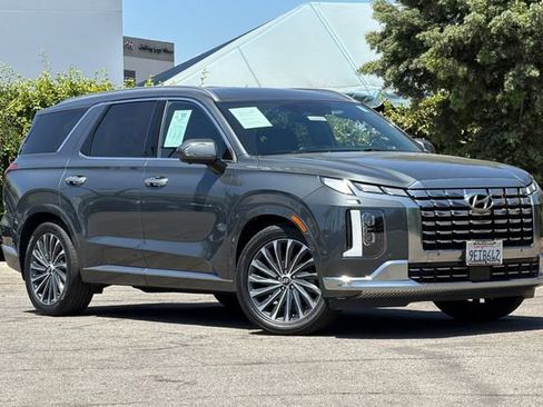 Used 2023 Hyundai Palisade Calligraphy w/ Cargo Package FWD image 2