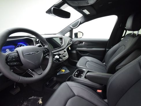 New 2026 Chrysler Pacifica Select w/ S Appearance Package image 31