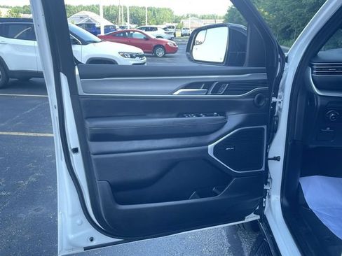 Used 2025 Jeep Wagoneer Series II AWD/4WD image 22