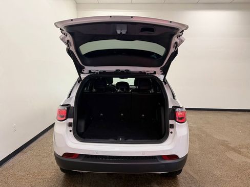 Used 2023 Jeep Compass Limited w/ Sun and Sound Group image 5