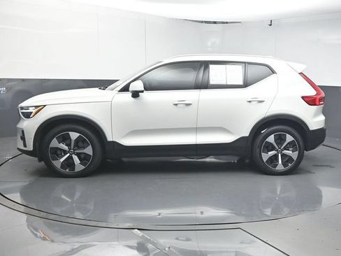 Used 2025 Volvo XC40 B5 Plus w/ Protection Package Premier AWD/4WD image 5