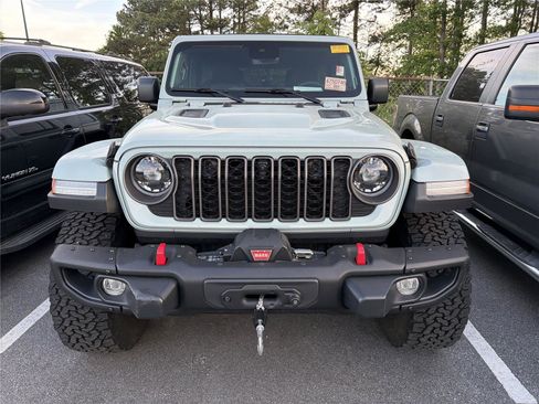 Used 2024 Jeep Wrangler Unlimited Rubicon image 2