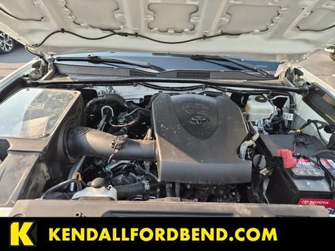 Used 2019 Toyota Tacoma TRD Off-Road w/ Technology Package AWD/4WD image 24