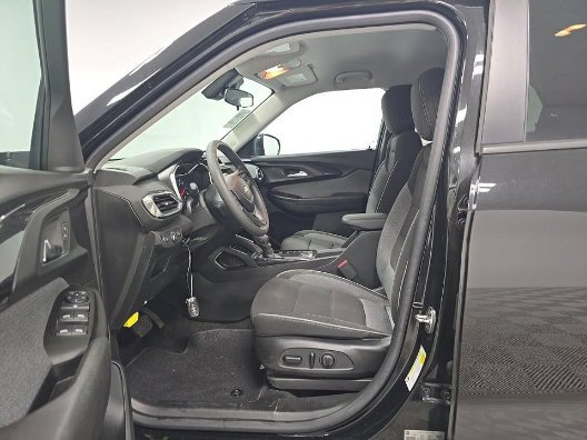 Used 2023 Chevrolet TrailBlazer LT FWD image 3