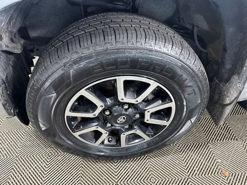 Used 2016 Toyota Tundra SR5 w/ TRD Off Road Package image 10