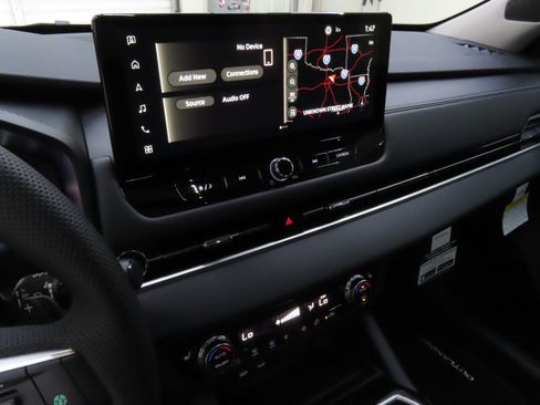 New 2025 Mitsubishi Outlander SE image 16