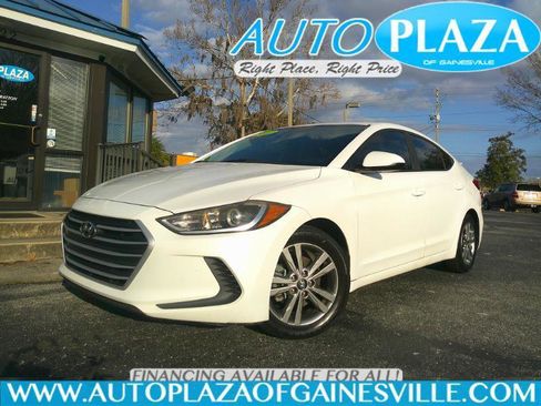 Used 2017 Hyundai Elantra SE image 1
