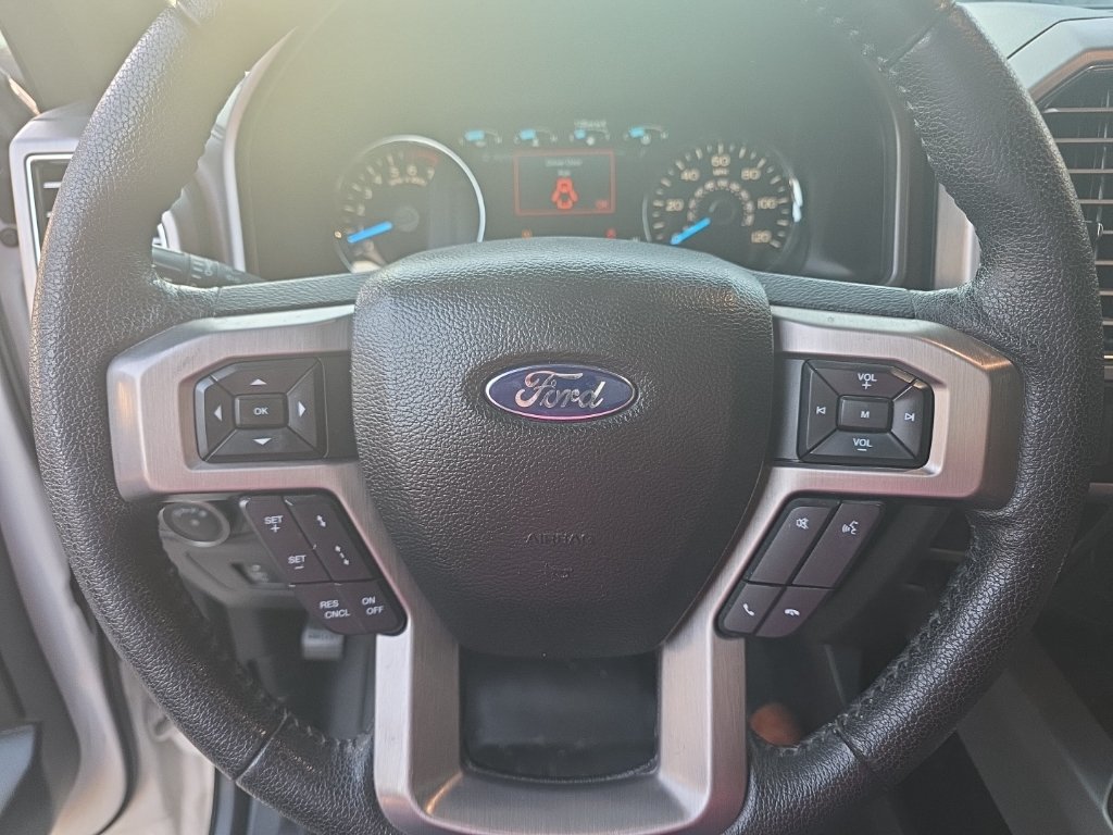 Used 2016 Ford F150 Platinum w/ Equipment Group 701A Luxury AWD/4WD image 9