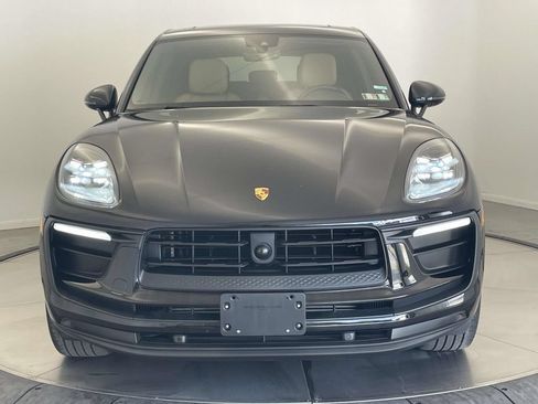 Certified 2023 Porsche Macan AWD/4WD image 10