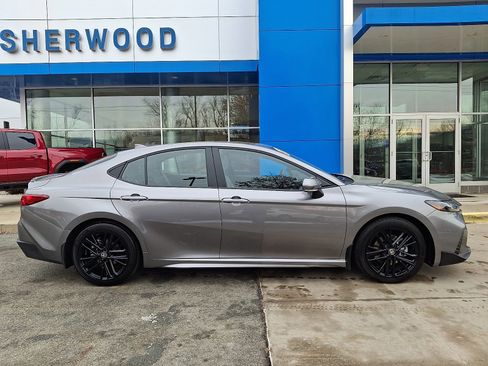 Used 2025 Toyota Camry SE image 7