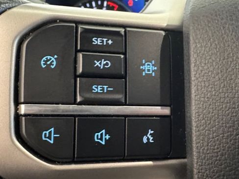 Used 2023 Ford Expedition XLT image 7