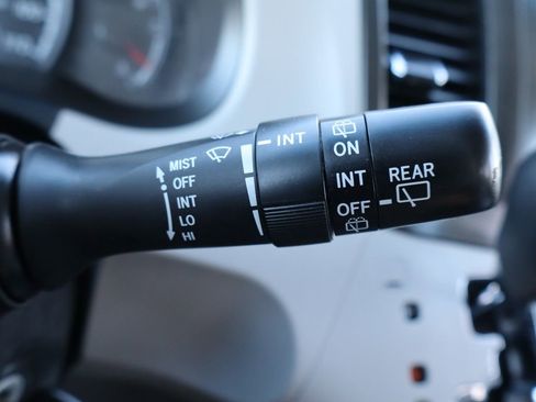 Used 2014 Toyota Sienna LE image 32