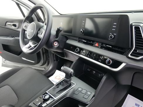 Used 2023 Kia Sportage LX AWD/4WD image 24