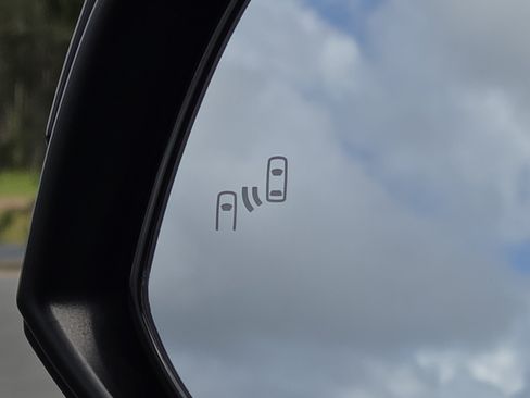 Used 2019 Toyota RAV4 XLE Premium FWD image 7