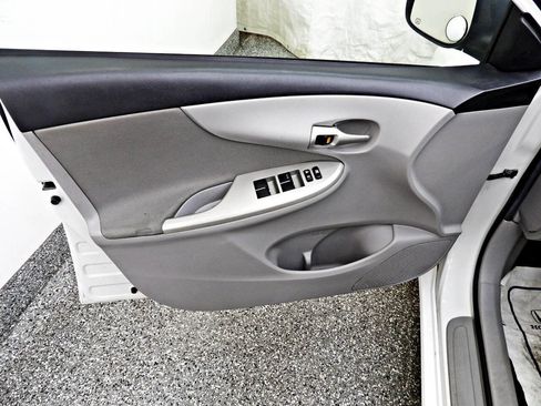 Used 2013 Toyota Corolla LE FWD image 7