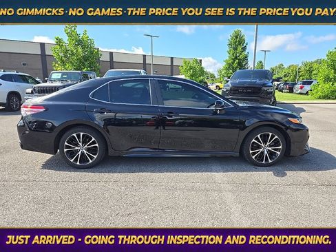 Used 2018 Toyota Camry SE w/ Convenience Package FWD image 8