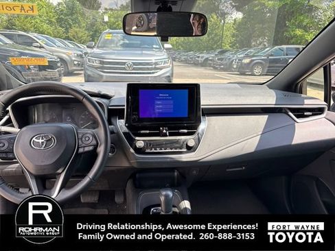 Used 2023 Toyota Corolla SE w/ SE Premium Package FWD image 6