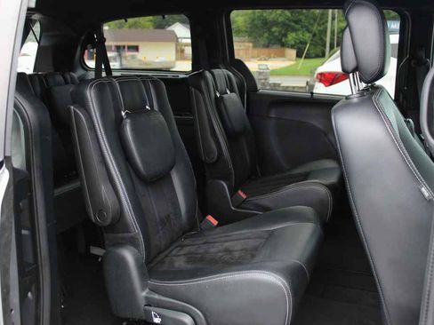Used 2016 Dodge Grand Caravan SXT FWD image 27