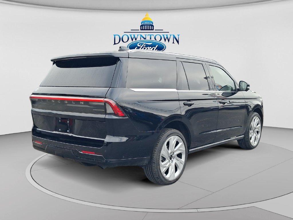 Used 2025 Lincoln Navigator Black Label AWD/4WD image 3