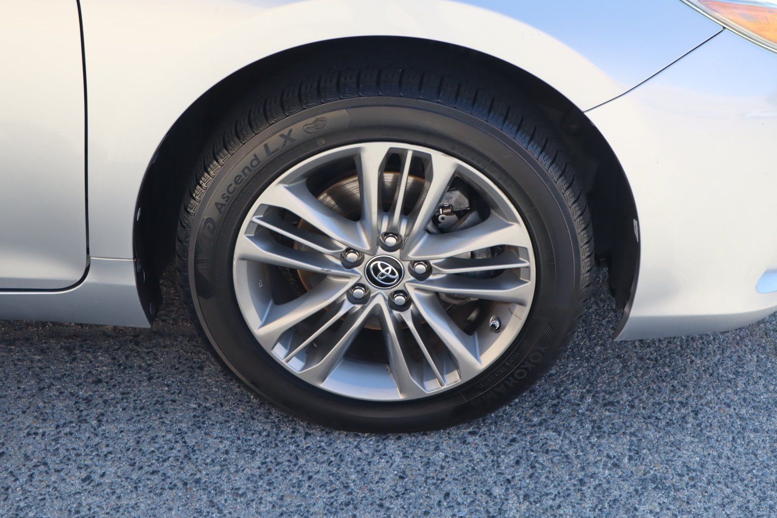 Used 2017 Toyota Camry SE FWD image 10