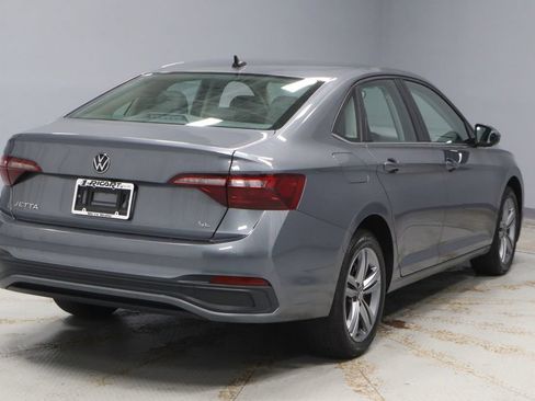 Used 2024 Volkswagen Jetta SE FWD image 10