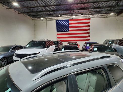 Used 2020 Jeep Cherokee Limited w/ Luxury Group FWD image 48