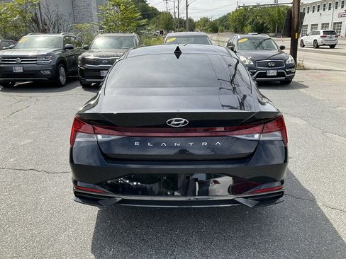 Used 2021 Hyundai Elantra SEL w/ Convenience + Premium Package FWD image 6