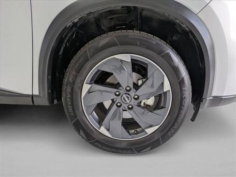 Used 2024 Nissan Rogue SV image 21